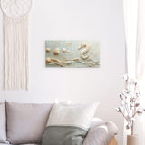 Alu Dibond (matt) | Meerespoesie in Sandfarben - Seepferdchen auf Muschelrelief