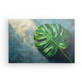 Leinwand - Stärke 4cm | Grüne Stille - Monstera-Blatt vor ruhigem Farbhintergrund
