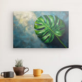 Leinwand - Stärke 4cm | Grüne Stille - Monstera-Blatt vor ruhigem Farbhintergrund