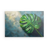Alu Dibond (matt) | Grüne Stille - Monstera-Blatt vor ruhigem Farbhintergrund