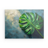 Acrylglas | Grüne Stille - Monstera-Blatt vor ruhigem Farbhintergrund