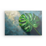Acrylglas auf Alu-Dibond | Grüne Stille - Monstera-Blatt vor ruhigem Farbhintergrund