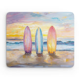 Mauspad | Sunset Lineup – Surfboards am Strand bei Sonnenuntergang im Pastell-Look