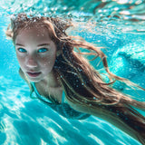 MIXPIX® (gerahmt) | Kind der Wellen - Zauberhafte Meerjungfrau im türkisfarbenen Ozean