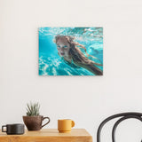 Alu Dibond (matt) | Kind der Wellen - Zauberhafte Meerjungfrau im türkisfarbenen Ozean