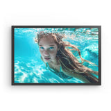 Photoboard (gerahmt) | Kind der Wellen - Zauberhafte Meerjungfrau im türkisfarbenen Ozean
