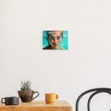 Alu Dibond (matt) | Schweben im Licht - Porträt einer jungen Frau im türkisblauen Meer