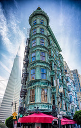 Photoboard (gerahmt) | Look up by light - Jugendstilgebäude und Pyramid Building in San Francisco