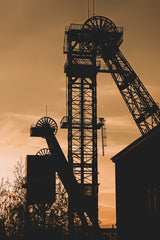 Alu Dibond (glänzend) | Shafts at twighlight - Im Schatten zweier Industriegiganten