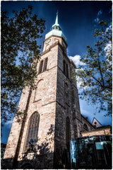 Alu Dibond (glänzend) | Dortmund higher light – St. Reinoldi-Kirche (mit weißem Retro-Rahmen)