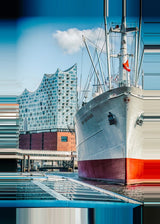Leinwand (gerahmt) | Hamburg zwischen Himmel und Wasser - Cap San Diego und Elbphilharmonie