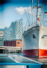 Leinwand (gerahmt) | Hamburg zwischen Himmel und Wasser - Cap San Diego und Elbphilharmonie
