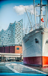 Photoboard (gerahmt) | Hamburg zwischen Himmel und Wasser - Cap San Diego und Elbphilharmonie
