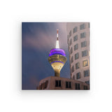 Leinwand - Stärke 2cm | Düsseldorf high-light - Rheinturm und ein einsam illuminierter Raum