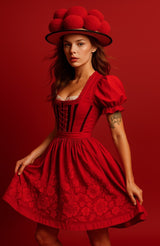 Poster (gerahmt) | Eleganz in Rot - Schwarzwald Haute Couture
