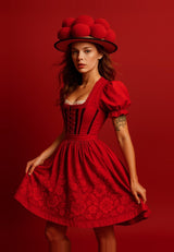Leinwand (gerahmt) | Eleganz in Rot - Schwarzwald Haute Couture