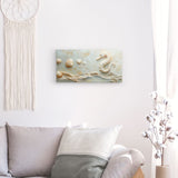 Leinwand - Stärke 2cm | Meerespoesie in Sandfarben - Seepferdchen auf Muschelrelief