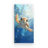 Leinwand - Stärke 4cm | Flossen voraus! - Niedliche Baby-Schildkröte im türkisblauen Meer (hoch)