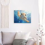 Photoboard / Hartschaum | Flossen voraus! - Niedliche Baby-Schildkröte im türkisblauen Meer (quer)