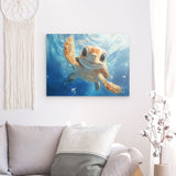 Photoboard / Hartschaum | Flossen voraus! - Niedliche Baby-Schildkröte im türkisblauen Meer (quer)