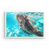 Photoboard (gerahmt) | Kind der Wellen - Zauberhafte Meerjungfrau im türkisfarbenen Ozean