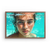 Photoboard (gerahmt) | Schweben im Licht - Porträt einer jungen Frau im türkisblauen Meer