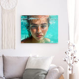 Acrylglas | Schweben im Licht - Porträt einer jungen Frau im türkisblauen Meer