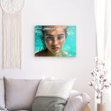 Acrylglas auf Alu-Dibond | Schweben im Licht - Porträt einer jungen Frau im türkisblauen Meer