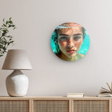 Rundes Wandbild | Schweben im Licht - Porträt einer jungen Frau im türkisblauen Meer