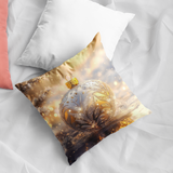 Plüschkissen (Weiss) | Glanzvolle Tradition - Edle Christbaumkugel mit floralen Ornamenten