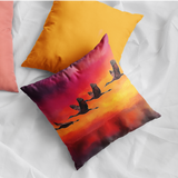 Plüschkissen (Orange) | Kupferner Himmel mit ziehenden Vögeln (square)