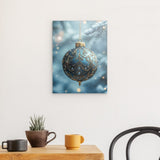 Photoboard / Hartschaum | Eisklare Eleganz - Bild einer grünblauen Christbaumkugel