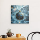 Alu Dibond (matt) | Eisklare Eleganz - Bild einer grünblauen Christbaumkugel