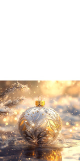 Plüschkissen (Weiss) | Glanzvolle Tradition - Edle Christbaumkugel mit floralen Ornamenten