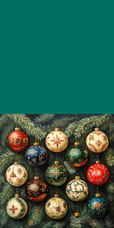 Plüschkissen (Waldgruen) | Poesie der Ornamente - Weihnachtskugeln in festlicher Tradition