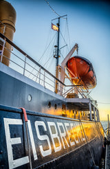 Poster (gerahmt) | Hamburg Eisbrecher Hafen Wandbild - ruhig und zeitlos